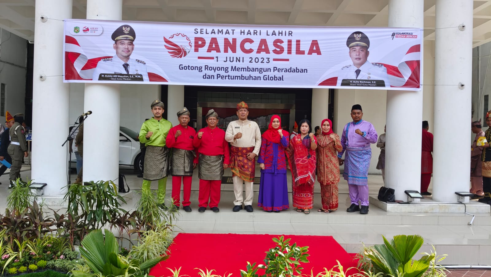  Upacara memperingati Hari Lahir Pancasila, di Halaman Kantor Walikota. Kamis, 01 Juni 2023 (01/06)